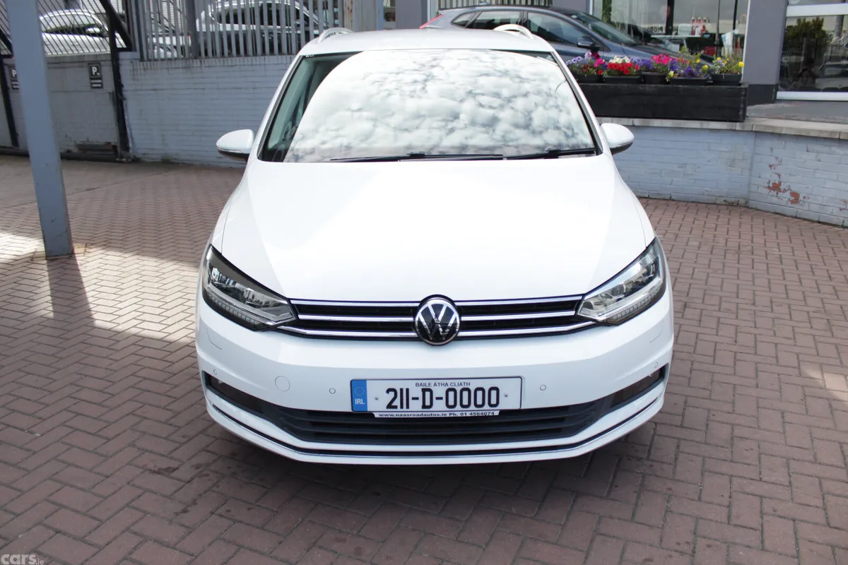 Volkswagen Touran MPV, Diesel, 2021, White
