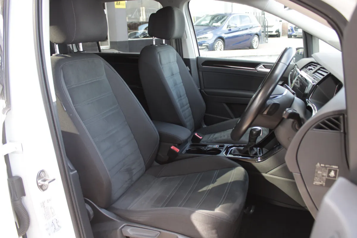Volkswagen Touran MPV, Diesel, 2021, White