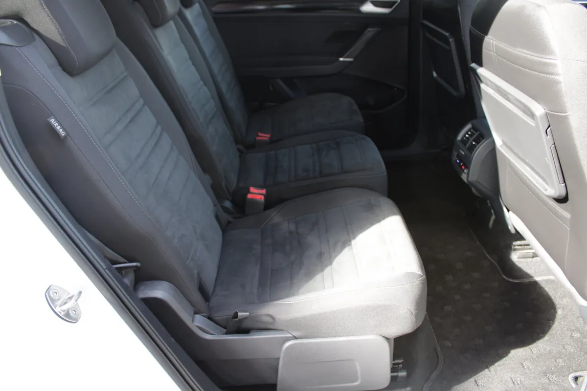 Volkswagen Touran MPV, Diesel, 2021, White