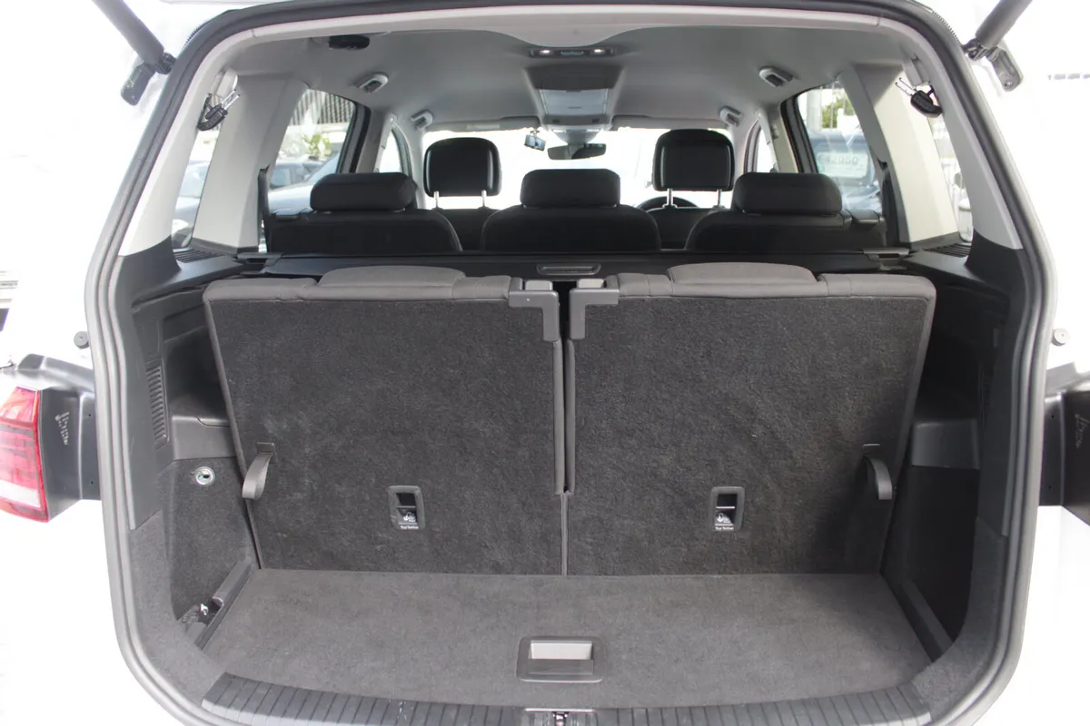 Volkswagen Touran MPV, Diesel, 2021, White
