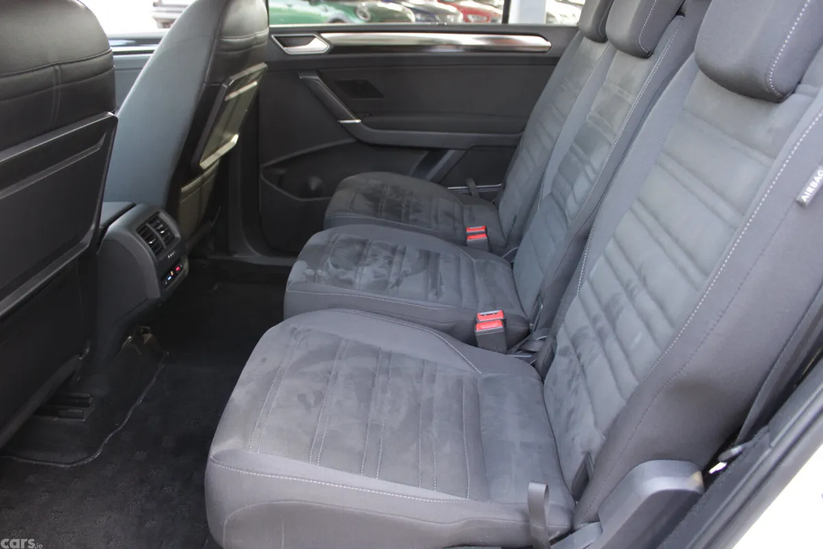 Volkswagen Touran MPV, Diesel, 2021, White