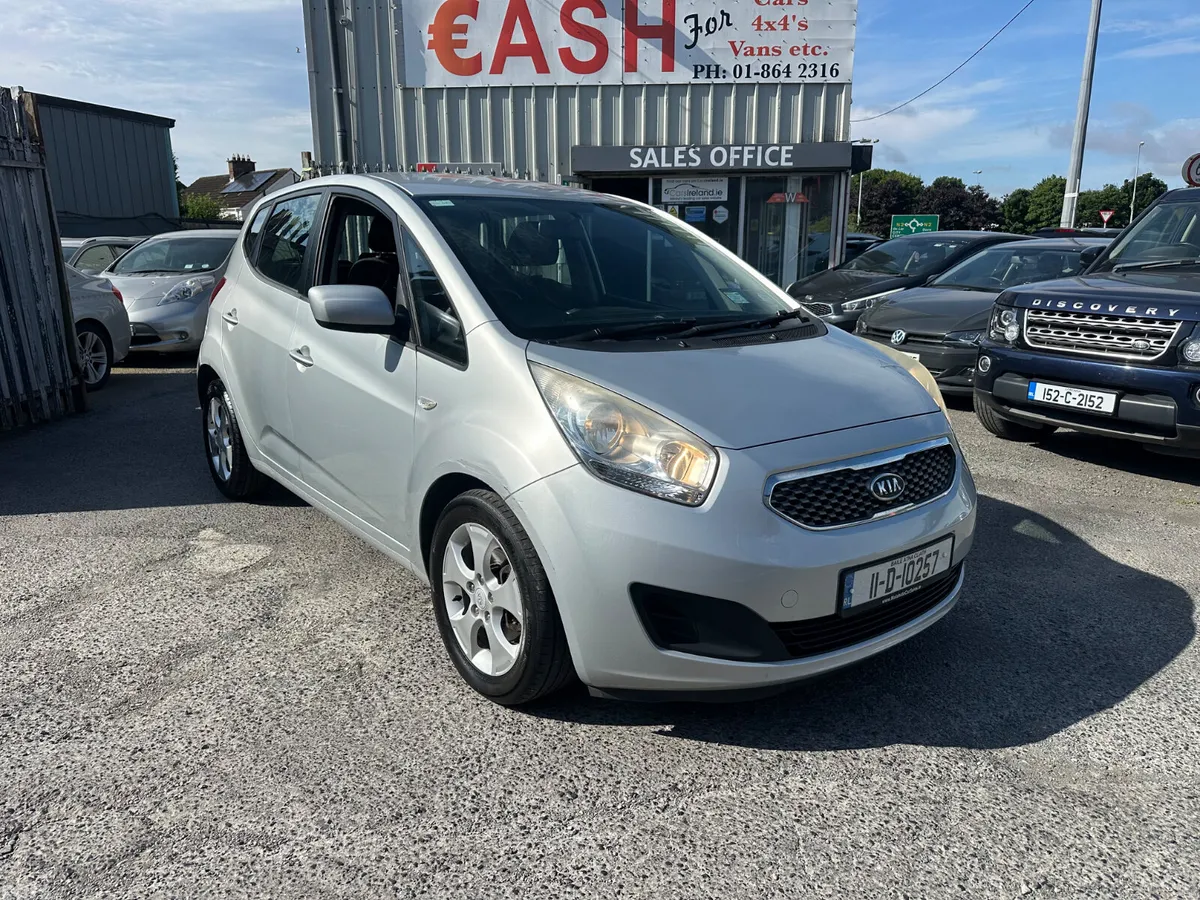 Kia Venga MPV, Diesel, 2011, Silver