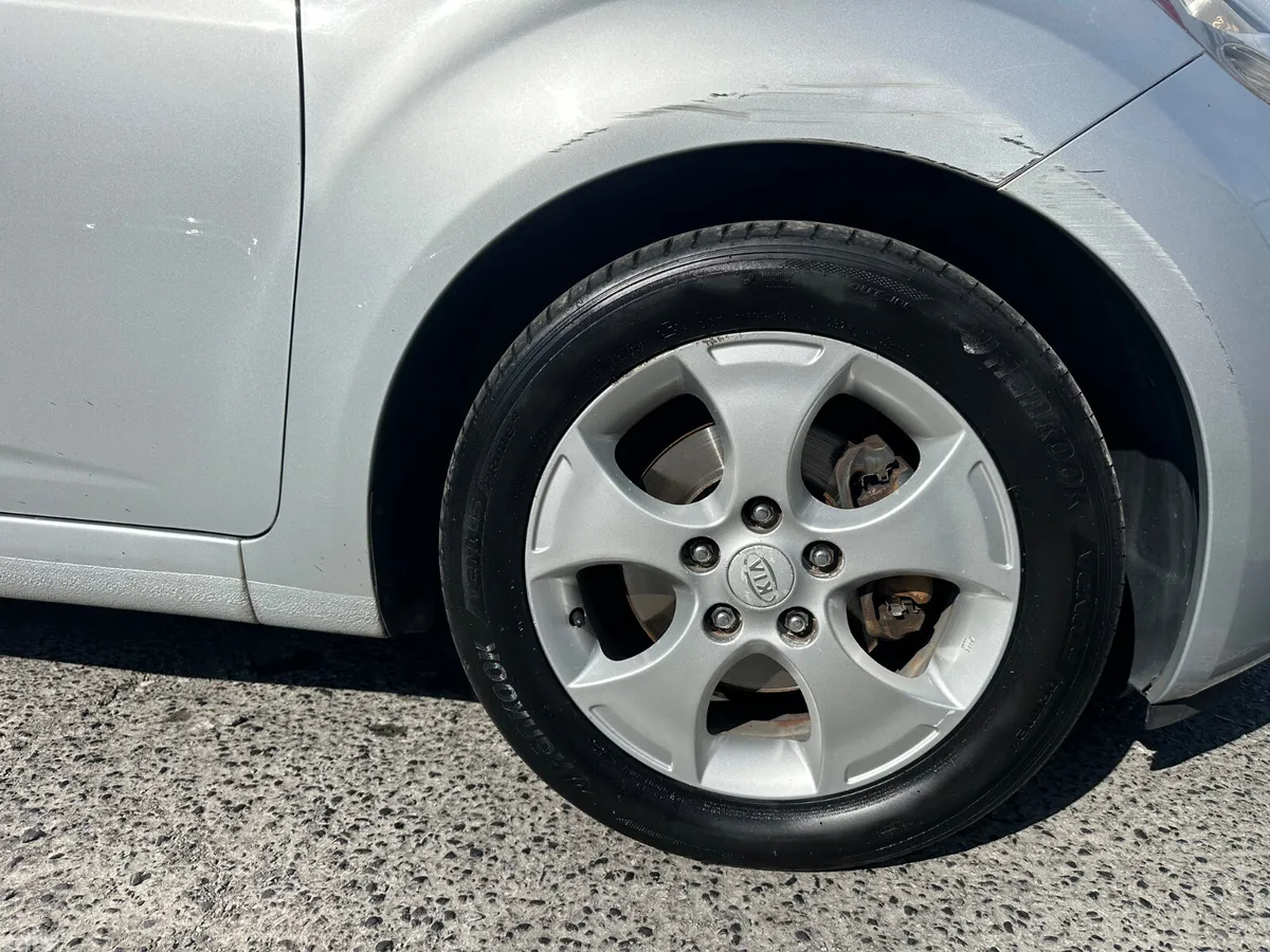 Kia Venga MPV, Diesel, 2011, Silver