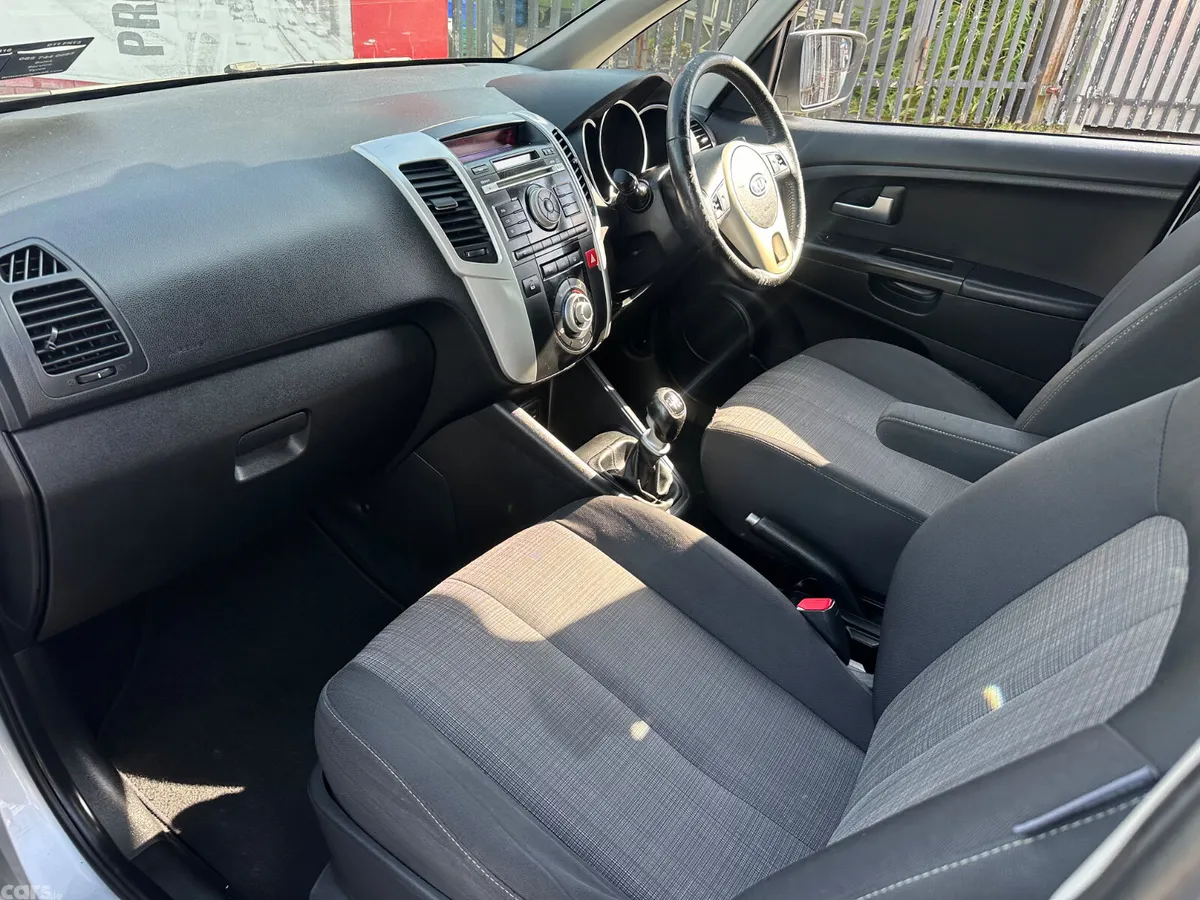 Kia Venga MPV, Diesel, 2011, Silver