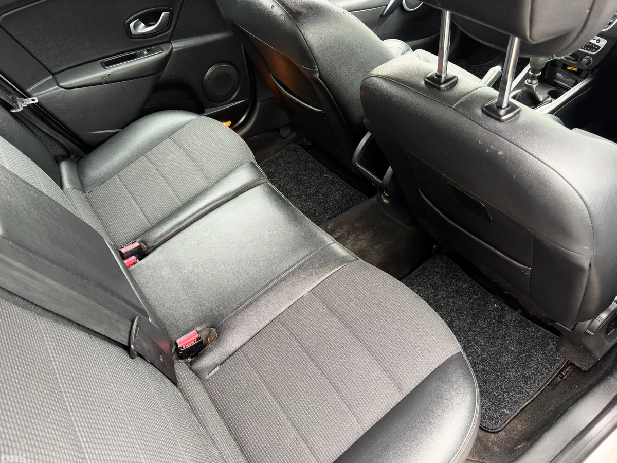 Renault Megane Estate, Diesel, 2011, Silver