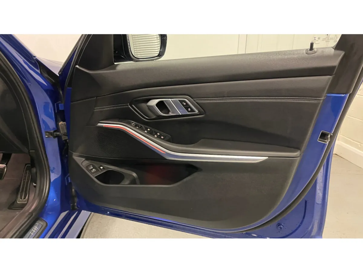 BMW 3-Series Estate, Petrol Plug-in Hybrid, 2021, Blue