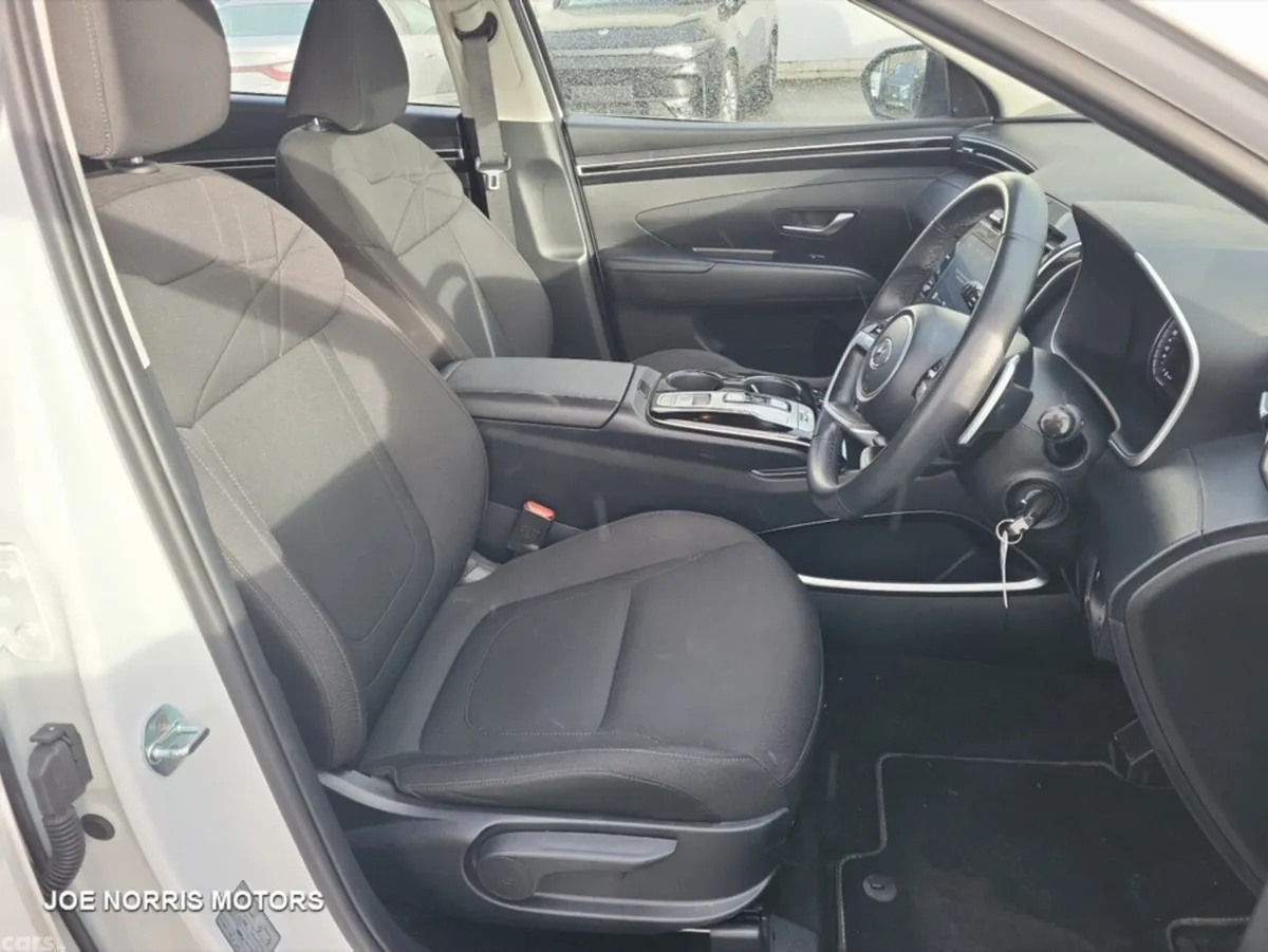 Hyundai Tucson MPV, Petrol Hybrid, 2023, White