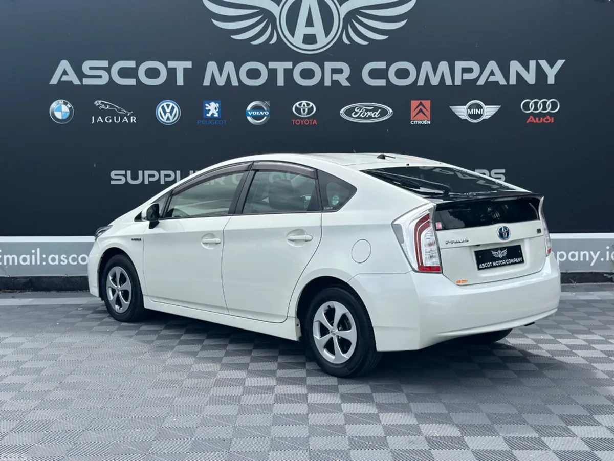 Toyota Prius Hatchback, Petrol Hybrid, 2015, White