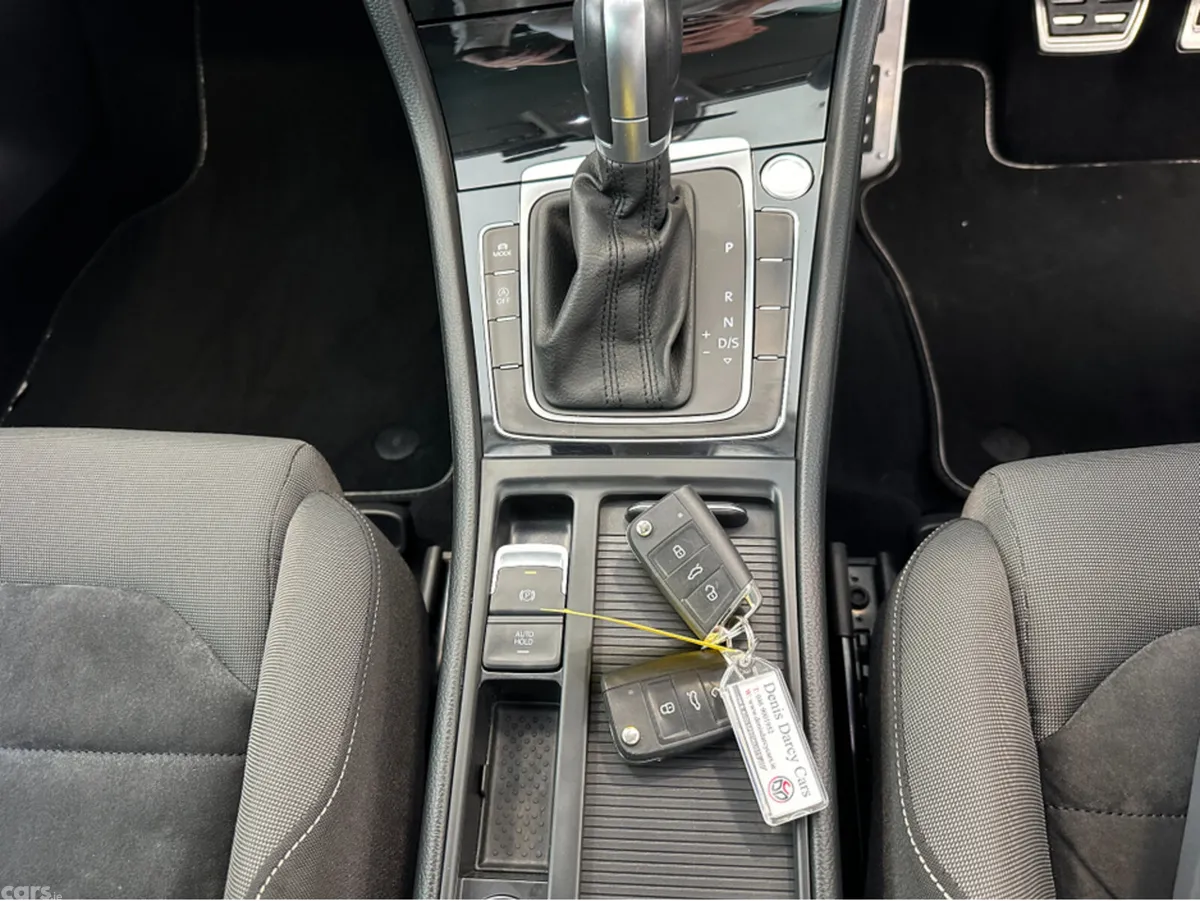 Volkswagen Golf Hatchback, Petrol, 2017, Silver