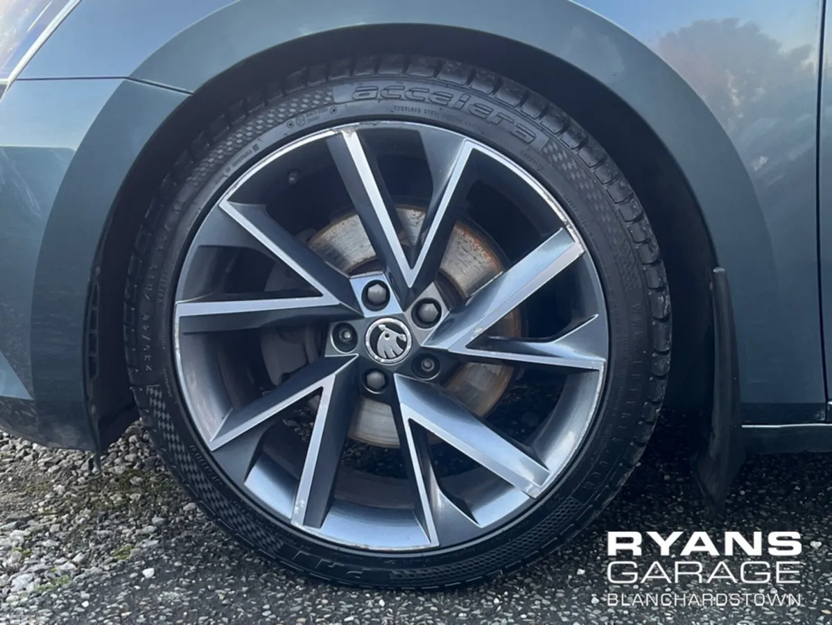 Skoda Superb Hatchback, Diesel, 2019, Grey