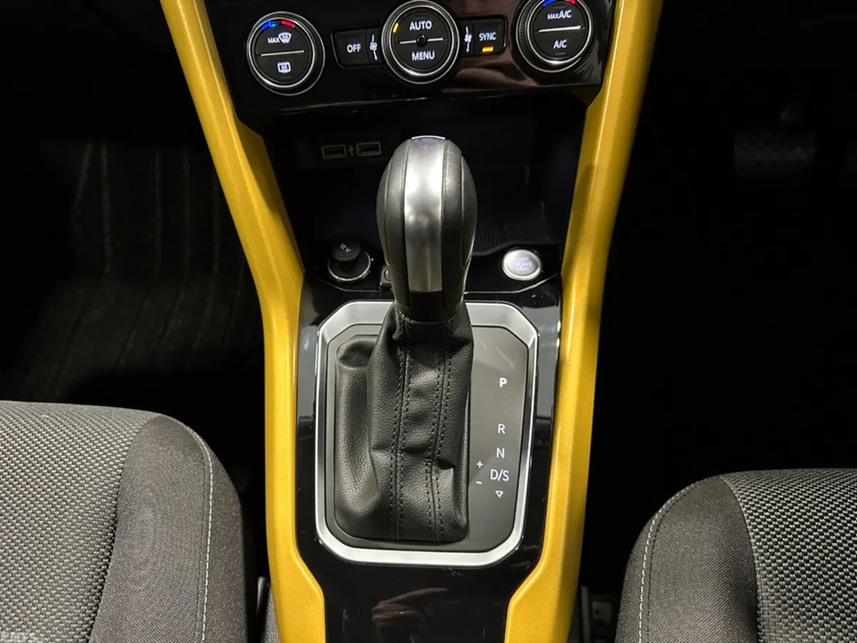 Volkswagen T-Roc SUV, Diesel, 2021, Gold