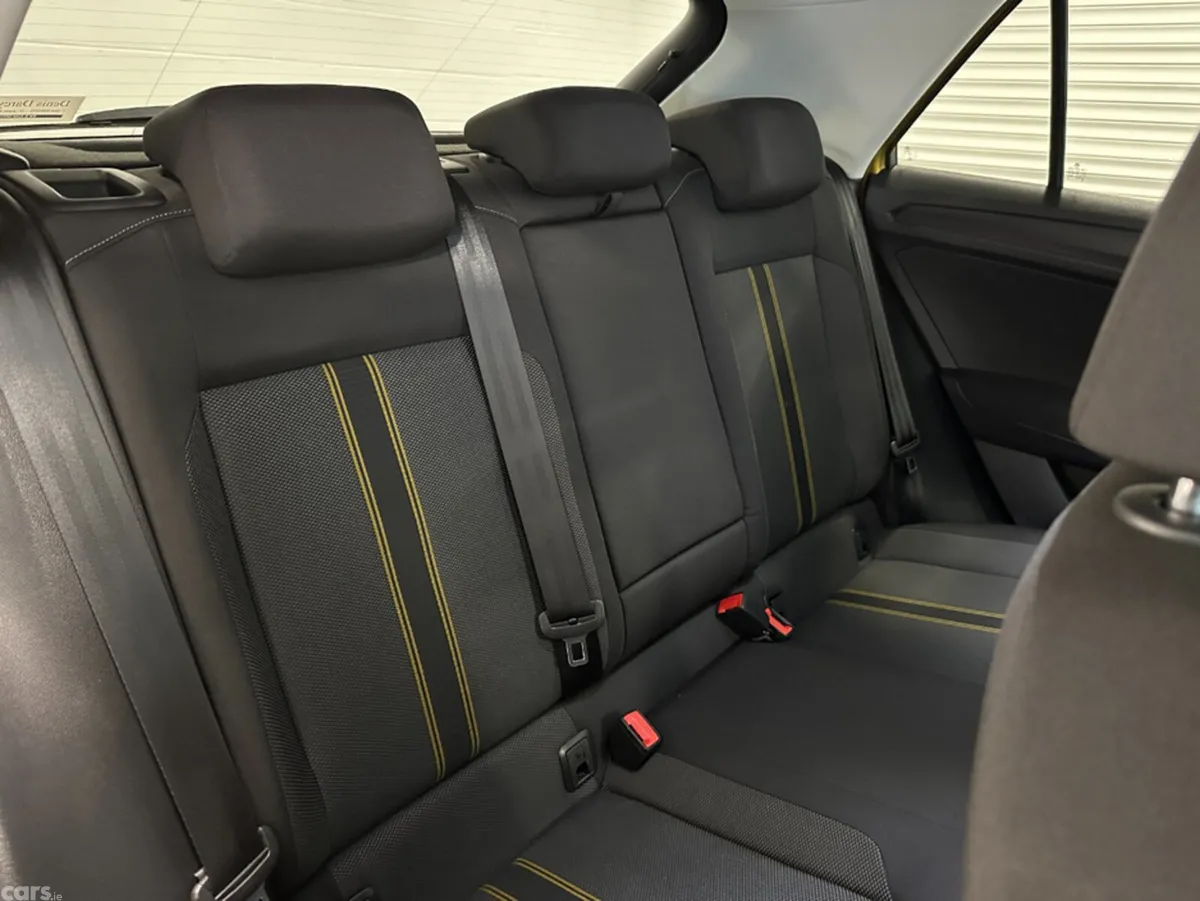 Volkswagen T-Roc SUV, Diesel, 2021, Gold
