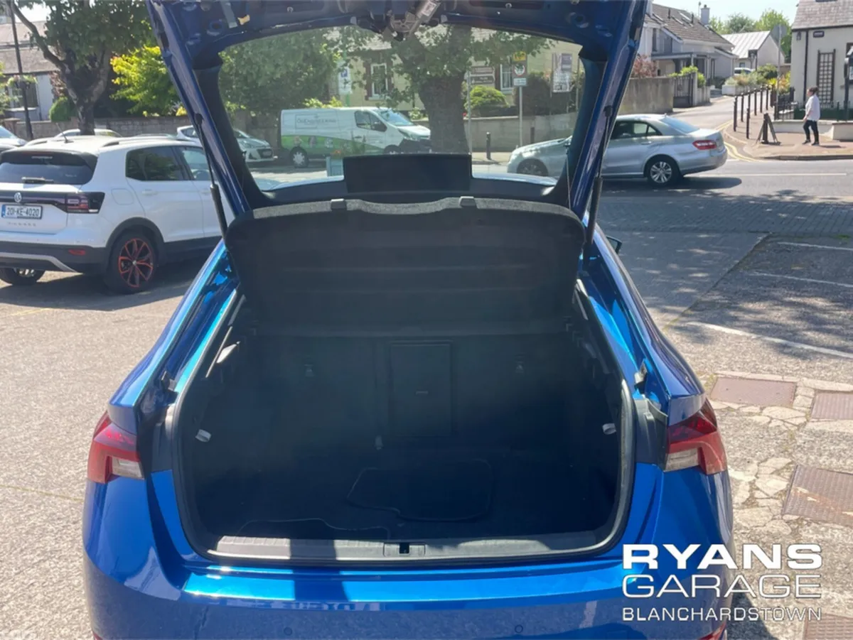 Skoda Octavia Saloon, Diesel, 2022, Blue