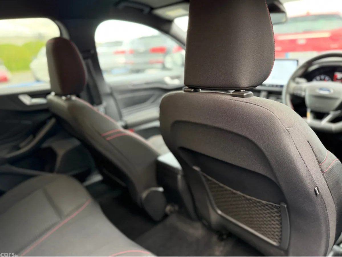 Ford Focus Hatchback, Petrol, 2023, Silver