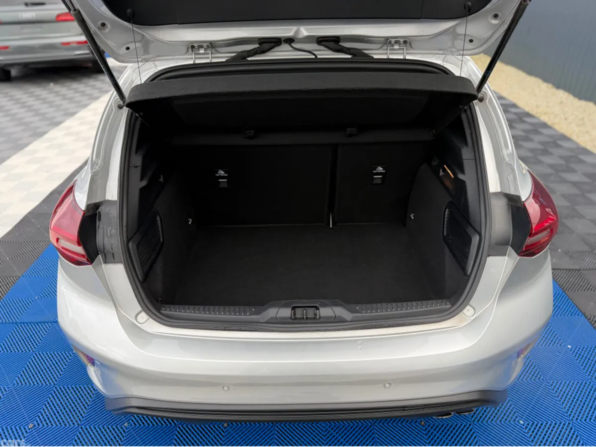 Ford Focus Hatchback, Petrol, 2023, Silver