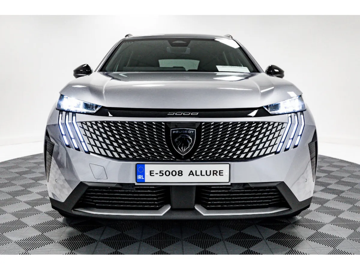 Peugeot 5008 SUV, Electric, 2026, Grey