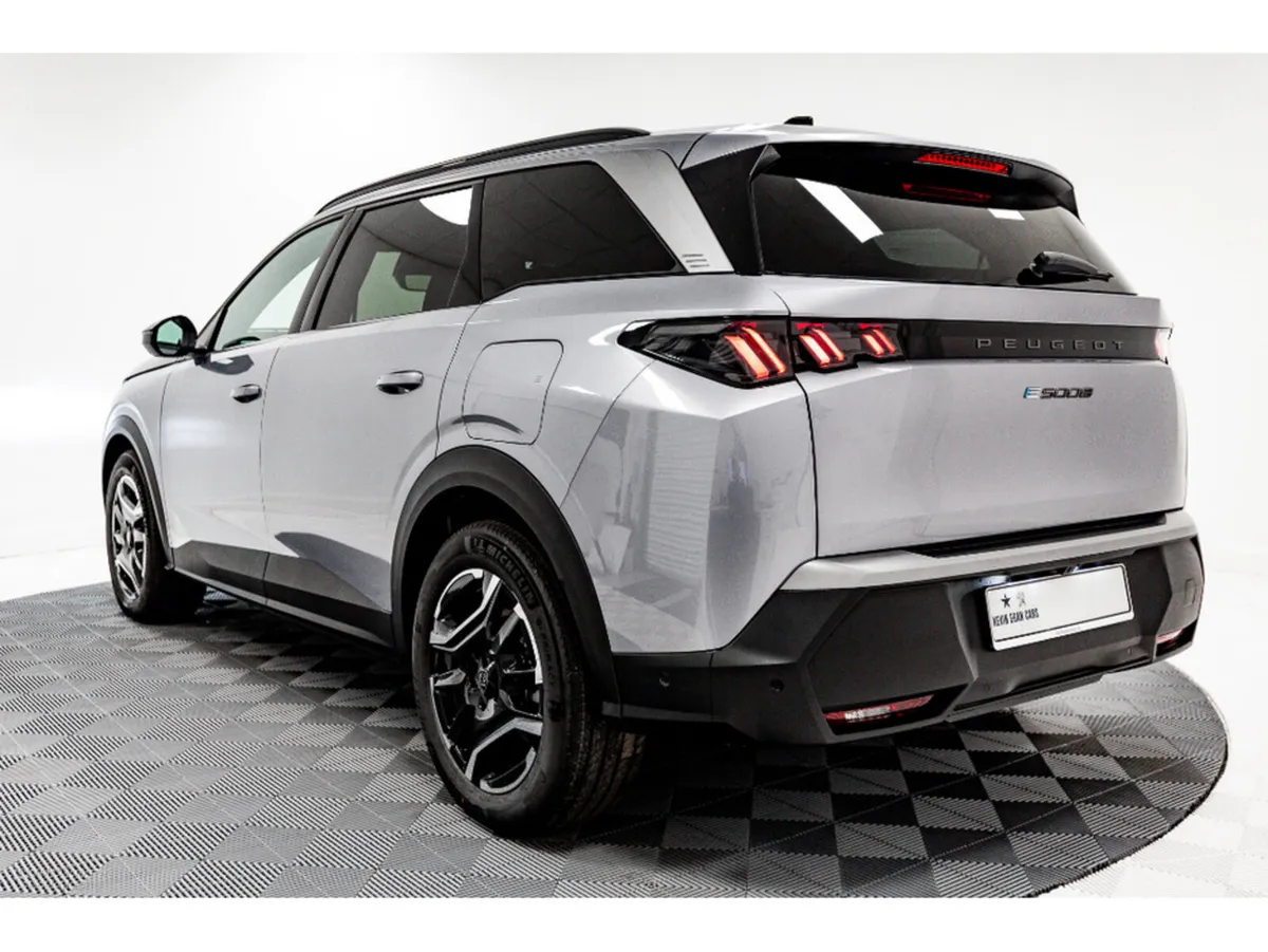 Peugeot 5008 SUV, Electric, 2026, Grey