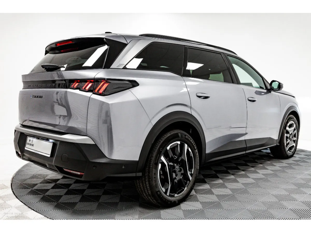 Peugeot 5008 SUV, Electric, 2026, Grey