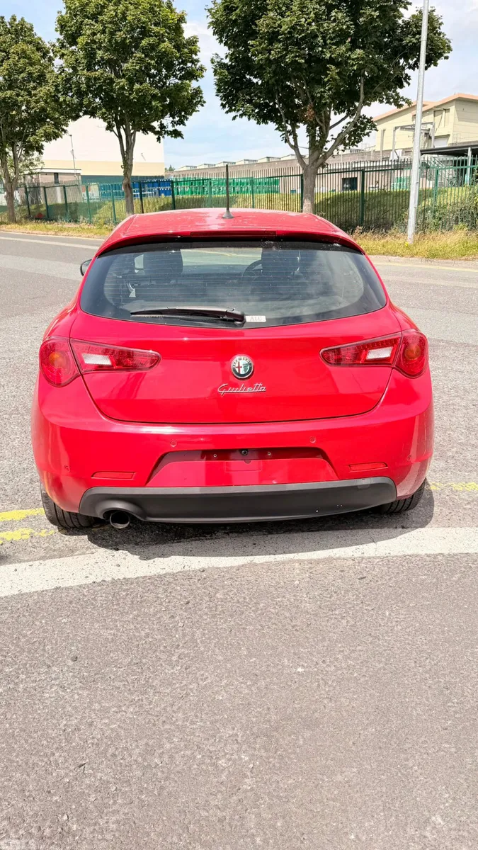 Alfa Romeo Giulietta Hatchback, Petrol, 2015, Red