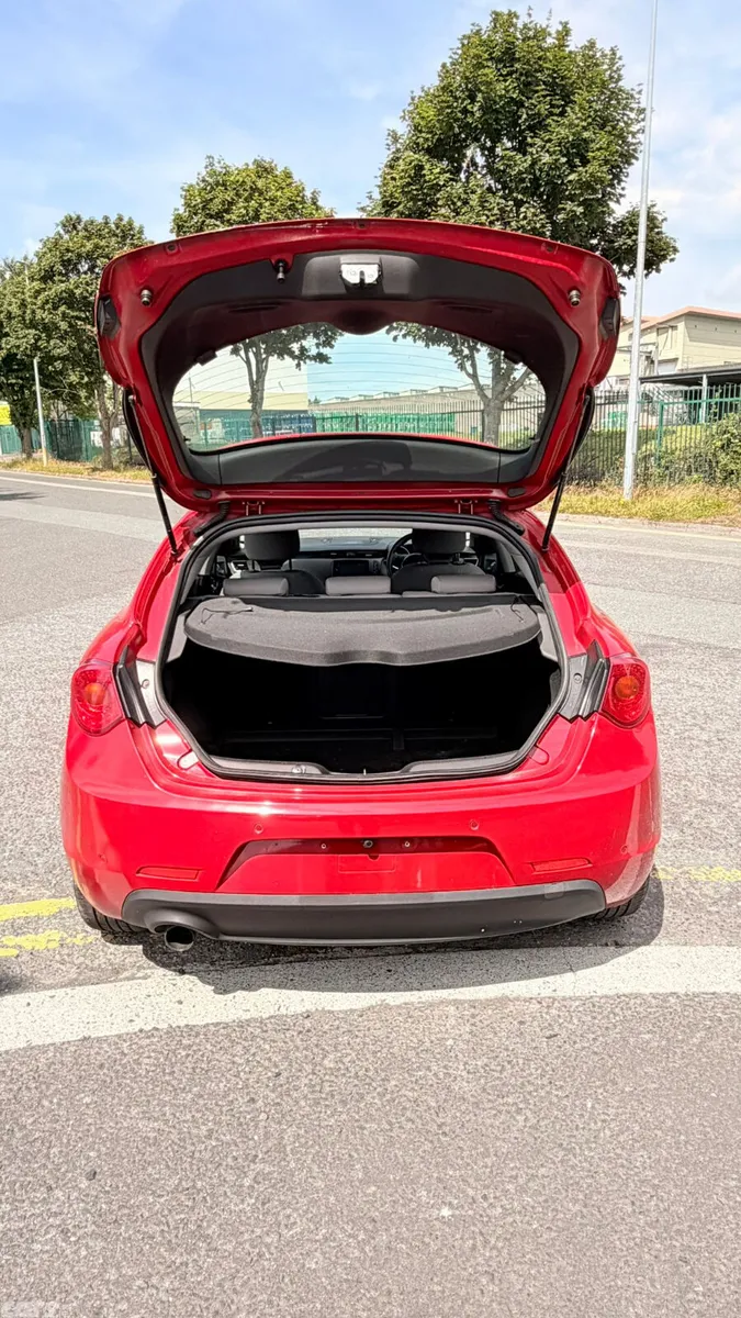 Alfa Romeo Giulietta Hatchback, Petrol, 2015, Red