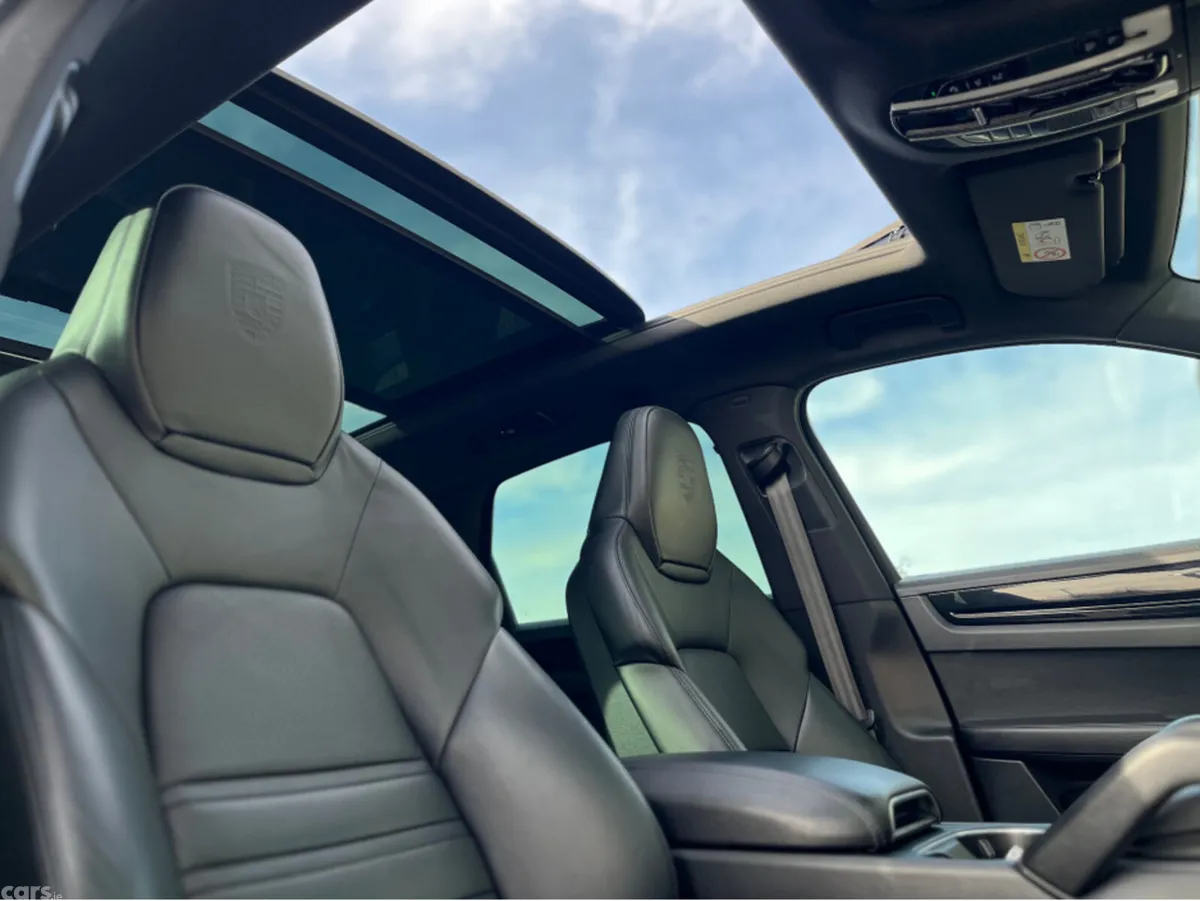 Porsche Cayenne Estate, Petrol Plug-in Hybrid, 2022, Black