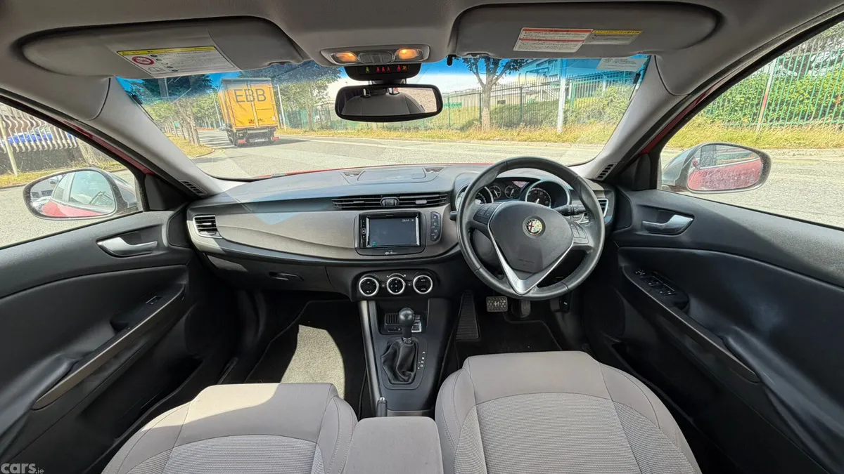 Alfa Romeo Giulietta Hatchback, Petrol, 2015, Red