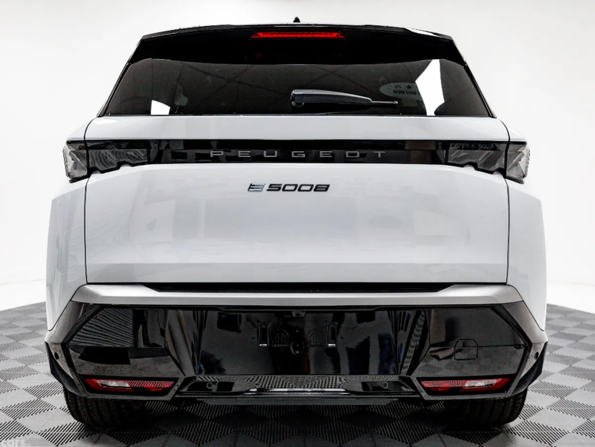 Peugeot 5008 SUV, Electric, 2026, White