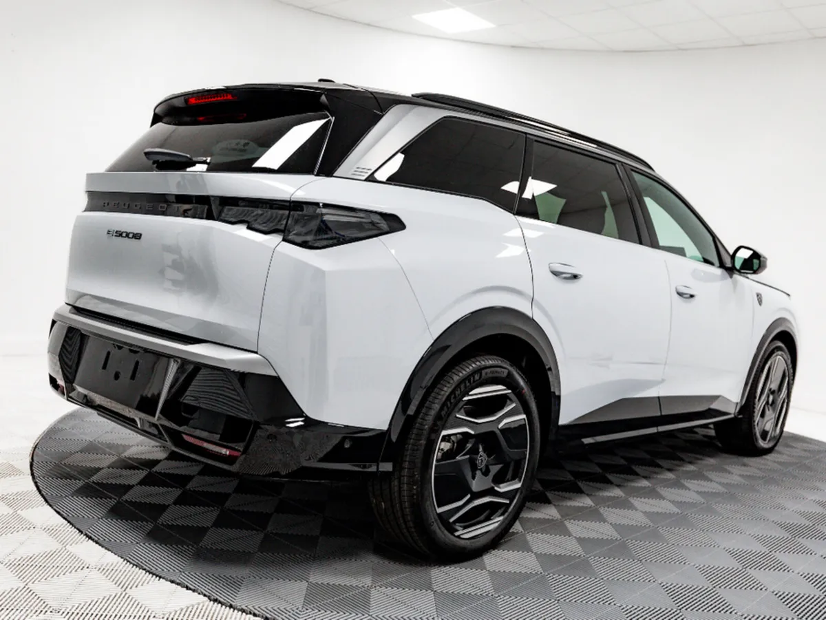 Peugeot 5008 SUV, Electric, 2026, White