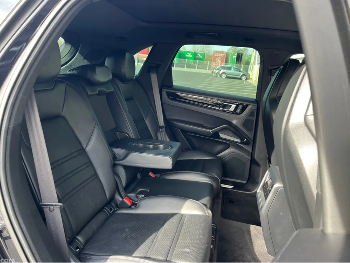 Porsche Cayenne Estate, Petrol Plug-in Hybrid, 2022, Black