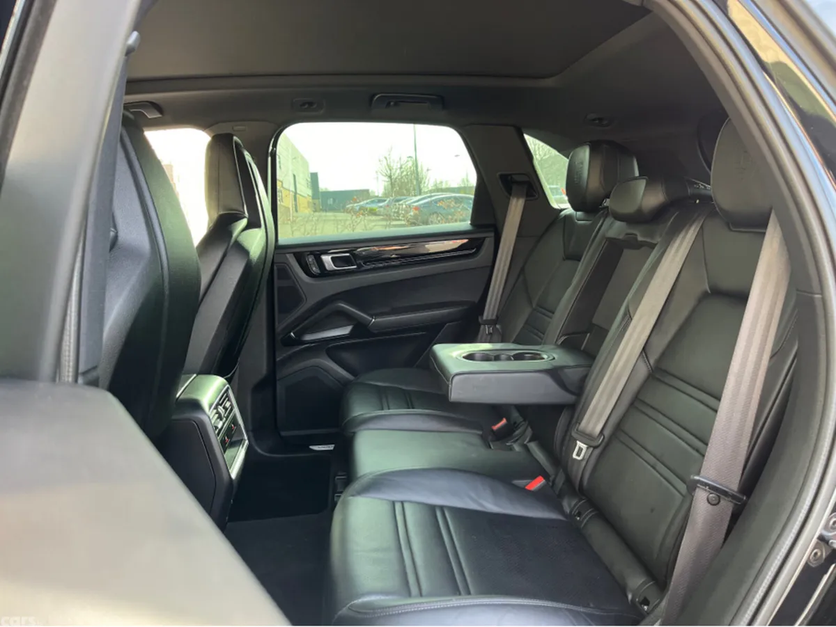 Porsche Cayenne Estate, Petrol Plug-in Hybrid, 2022, Black