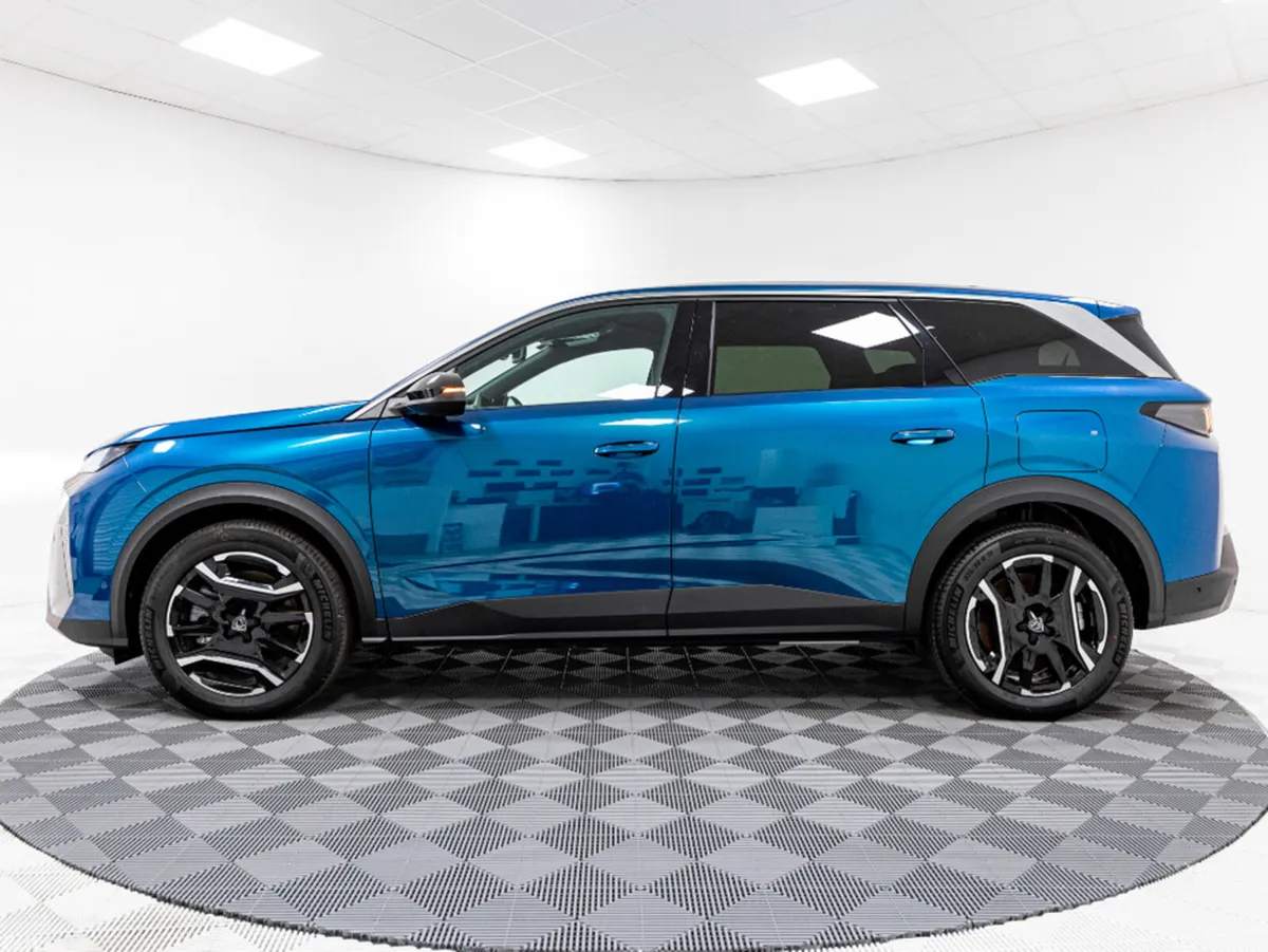 Peugeot 5008 SUV, Electric, 2026, Blue