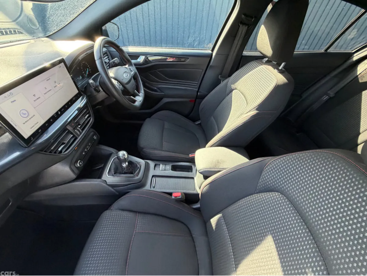 Ford Focus Hatchback, Petrol, 2023, Blue