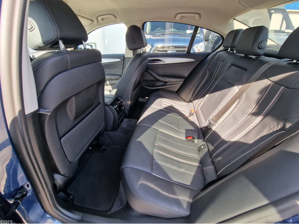 BMW 5-Series Saloon, Petrol Hybrid, 2022, Blue