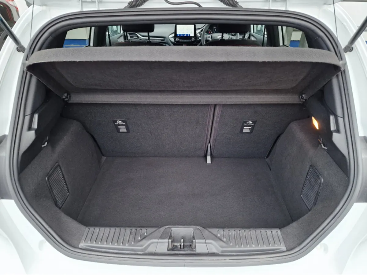 Ford Fiesta Hatchback, Petrol, 2023, White