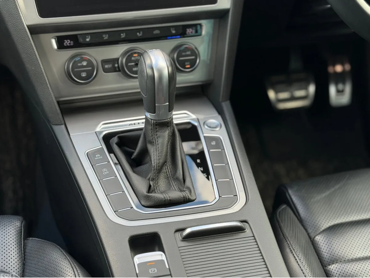Volkswagen Passat Estate, Diesel, 2019, Black