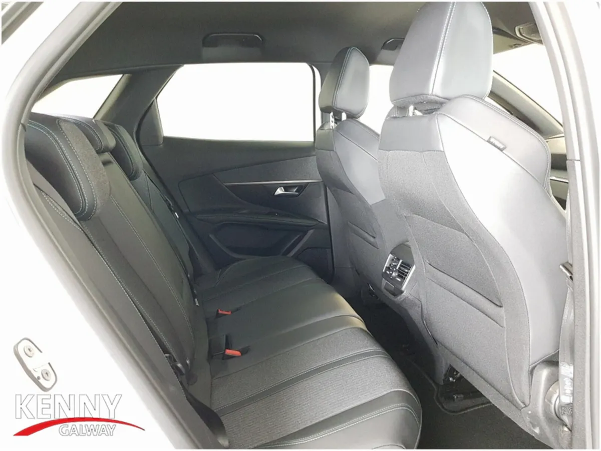 Peugeot 3008 MPV, Diesel, 2023, White