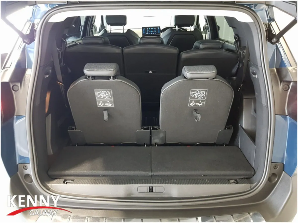 Peugeot 5008 MPV, Diesel, 2022, Blue