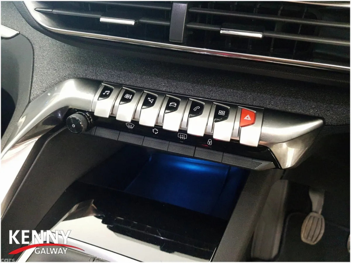 Peugeot 5008 MPV, Diesel, 2022, Blue