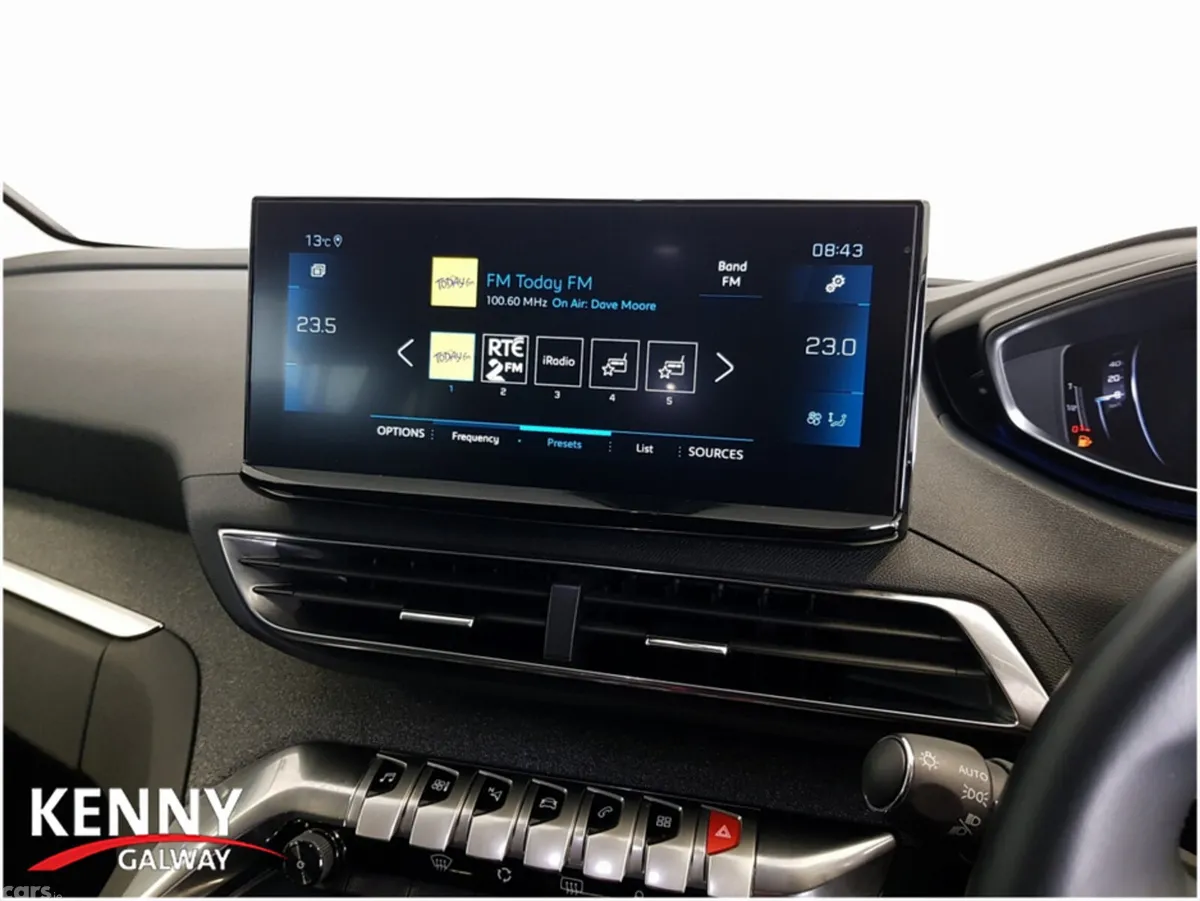 Peugeot 5008 MPV, Diesel, 2022, Blue