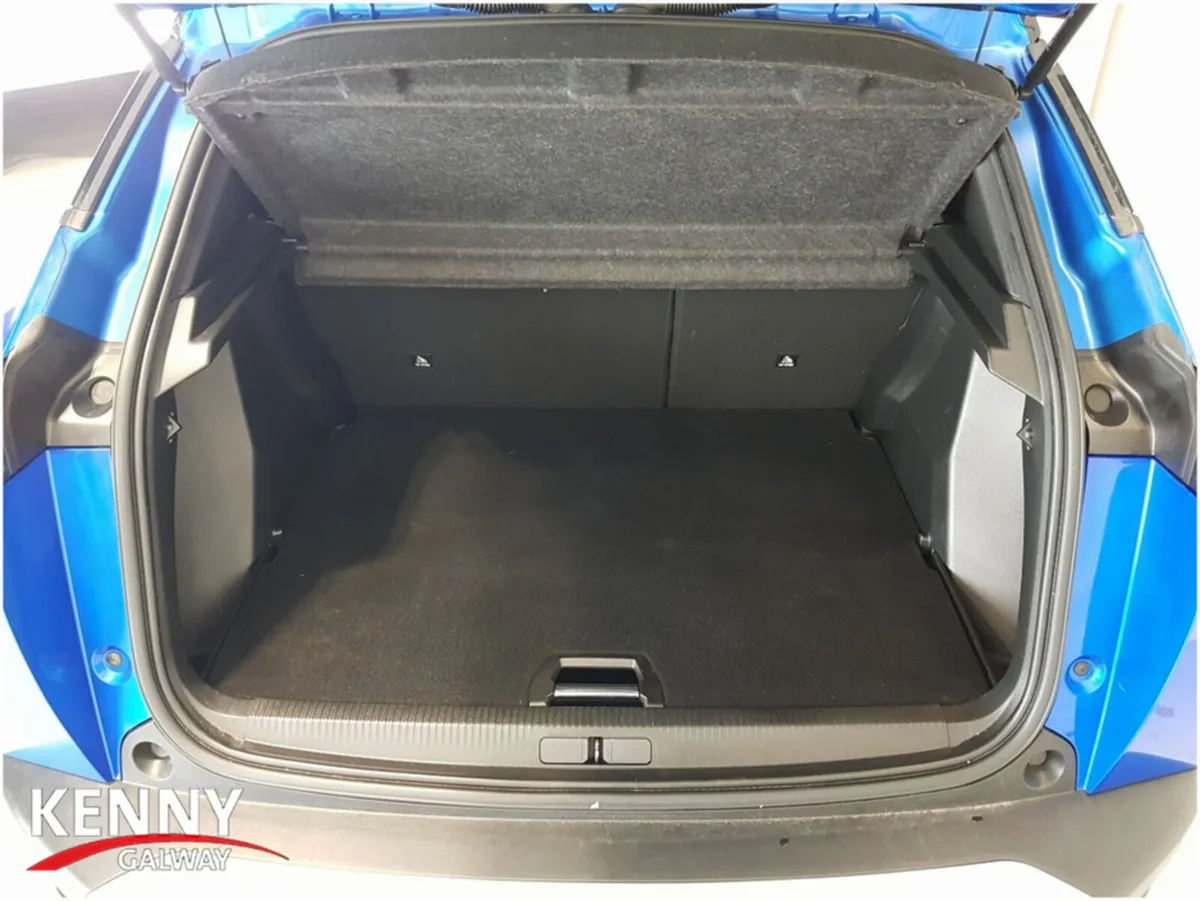 Peugeot 2008 Hatchback, Electric, 2023, Blue