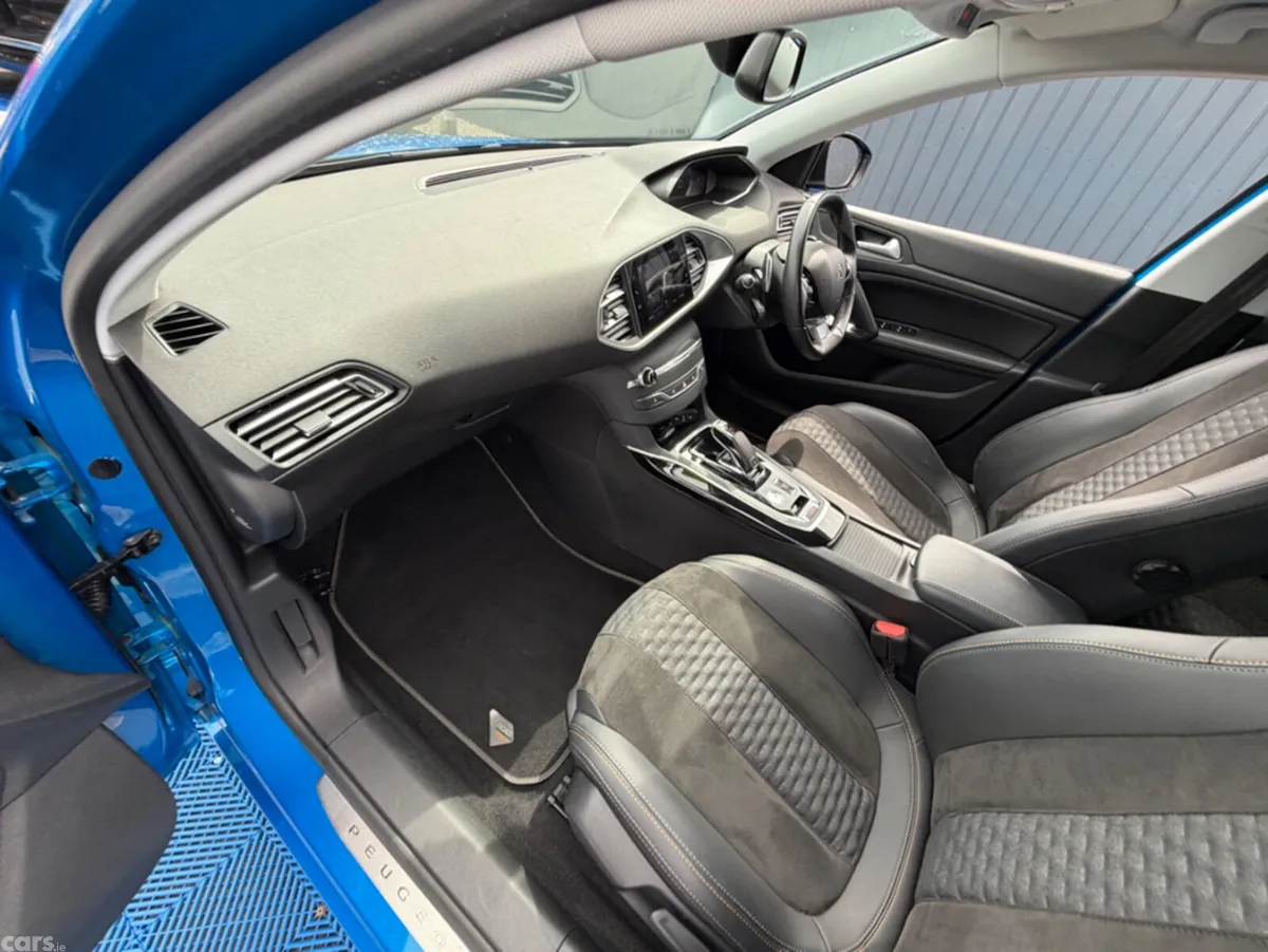 Peugeot 308 Hatchback, Diesel, 2021, Blue
