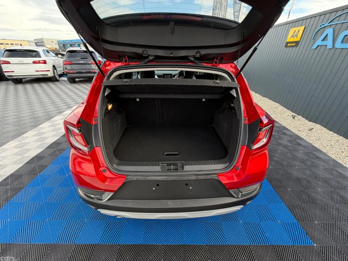 Renault Captur SUV, Petrol, 2021, Red