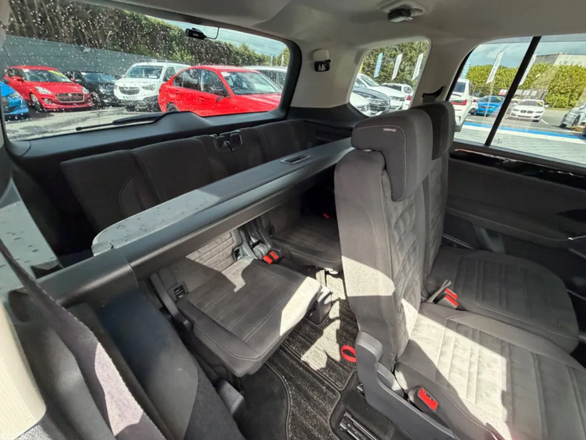 Volkswagen Touran MPV, Diesel, 2020, Black