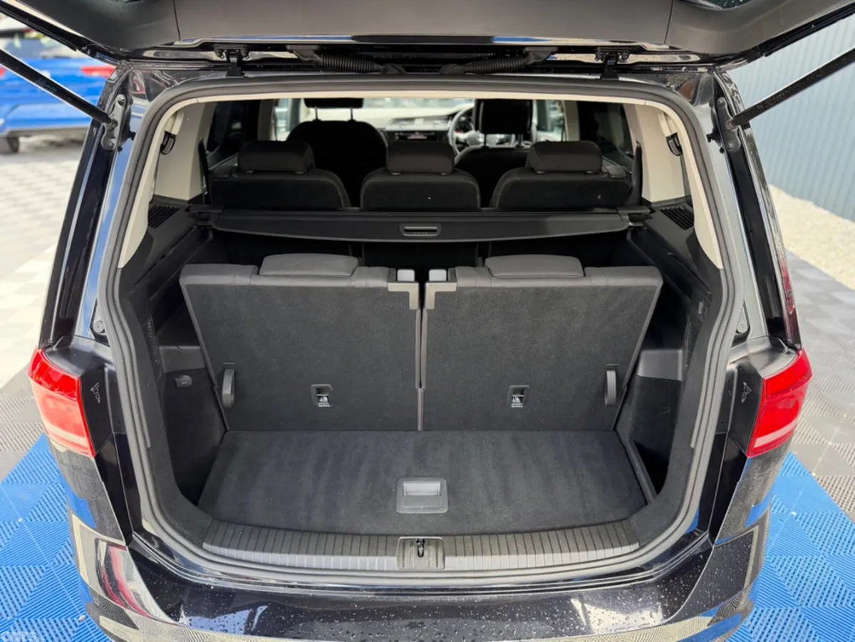 Volkswagen Touran MPV, Diesel, 2020, Black