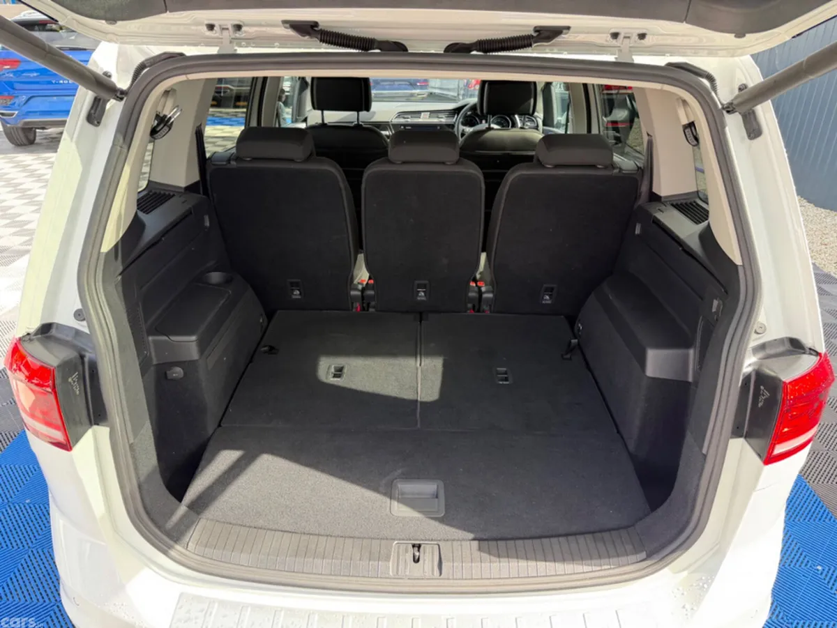 Volkswagen Touran MPV, Diesel, 2020, White