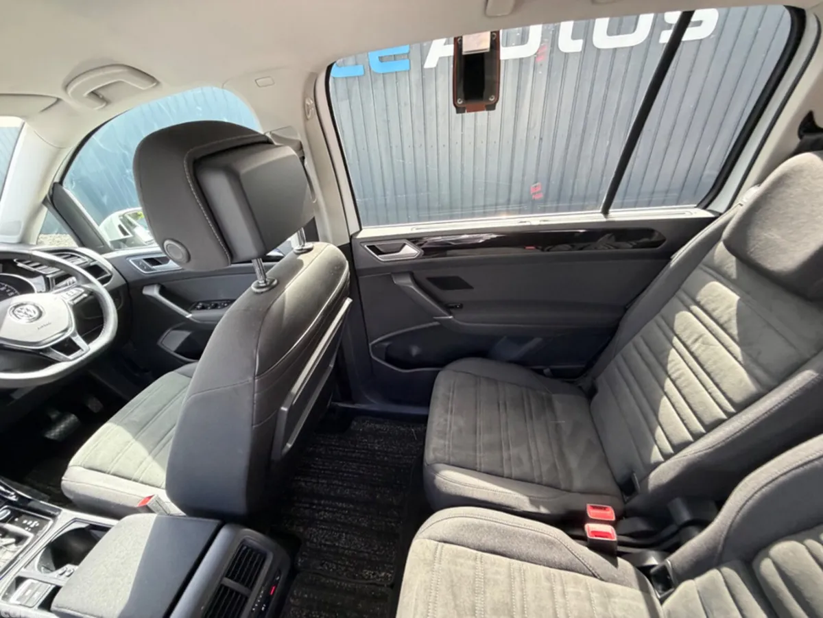 Volkswagen Touran MPV, Diesel, 2020, White