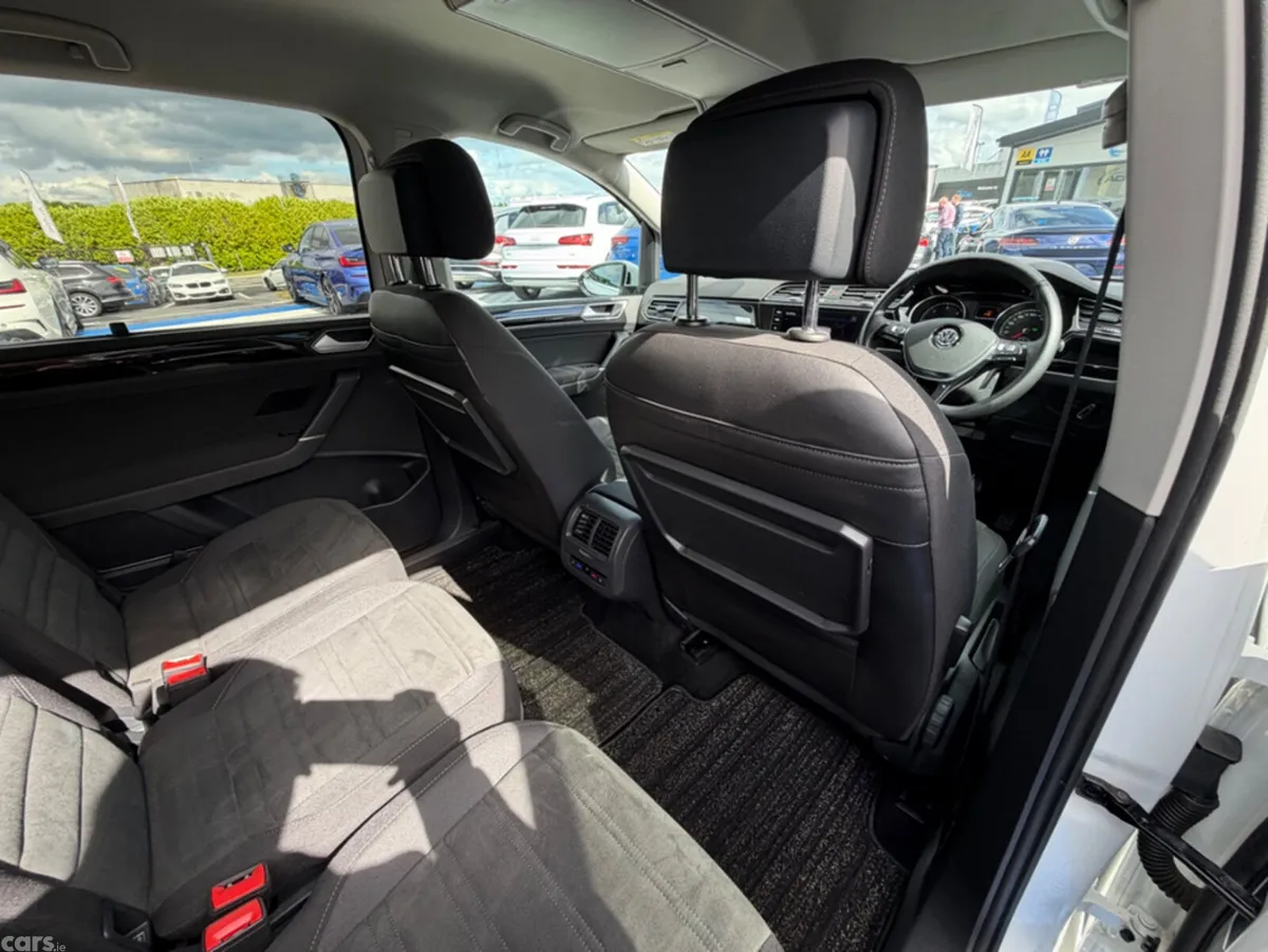Volkswagen Touran MPV, Diesel, 2020, White