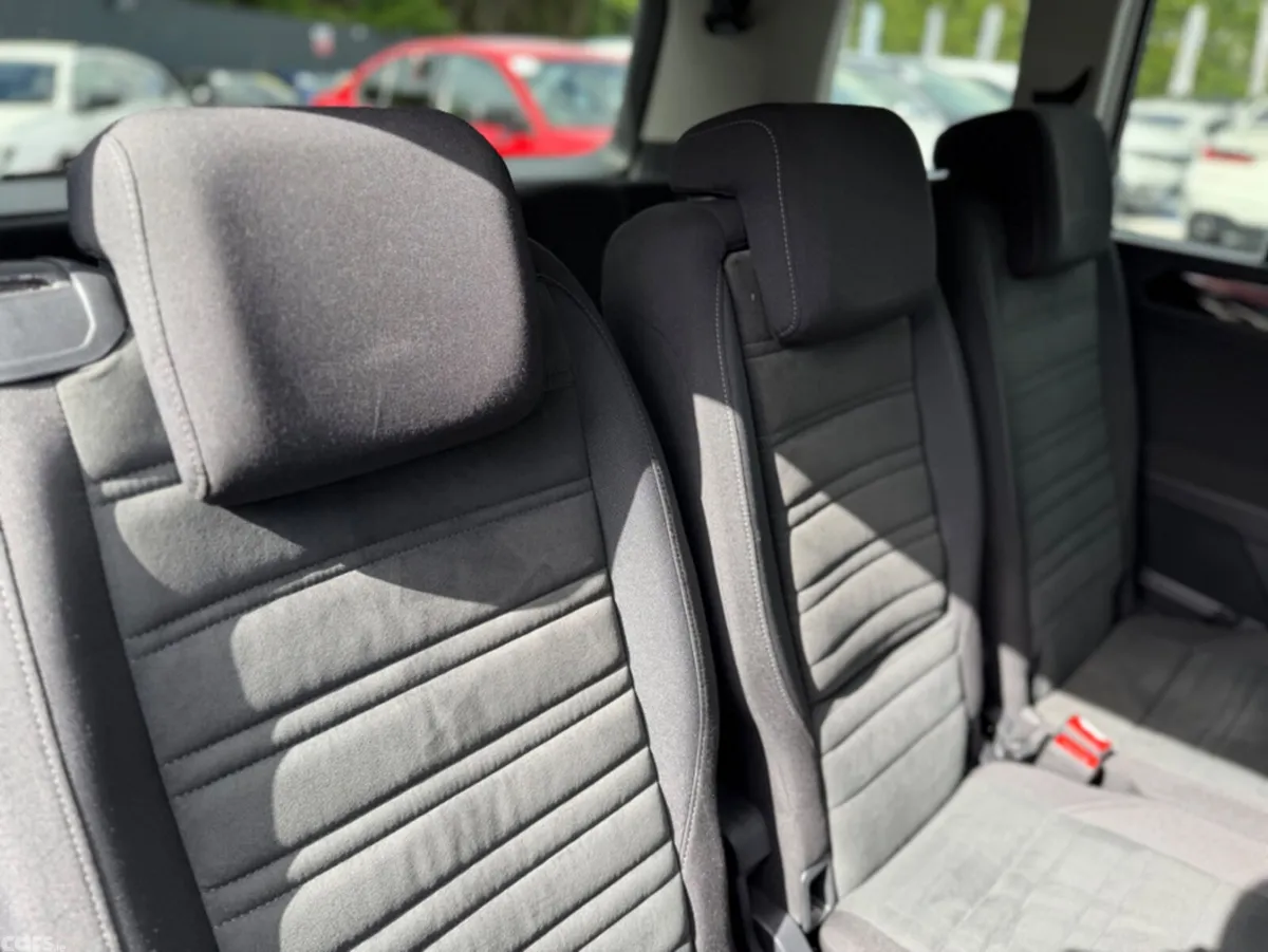 Volkswagen Touran MPV, Diesel, 2020, White