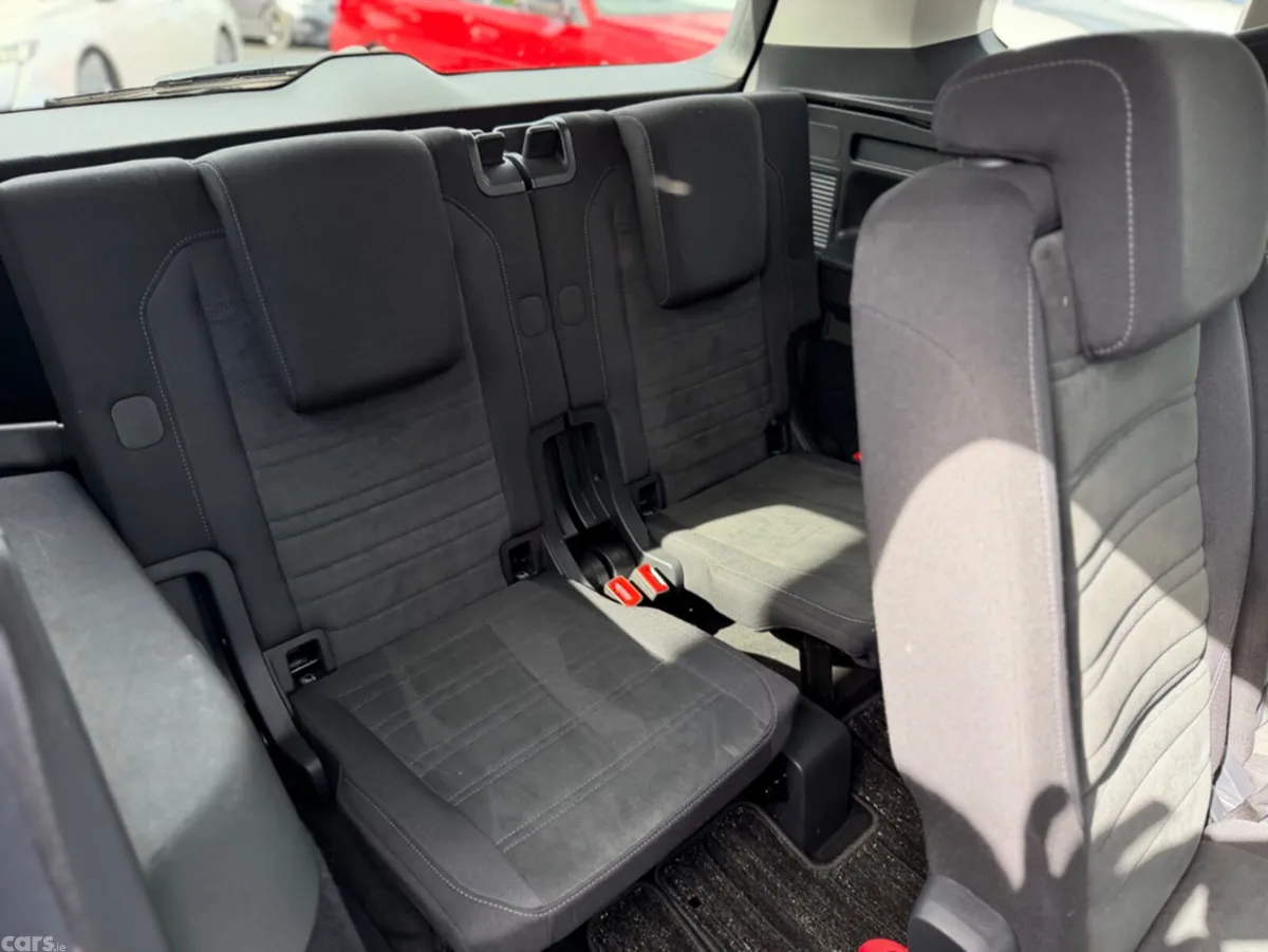 Volkswagen Touran MPV, Diesel, 2020, White