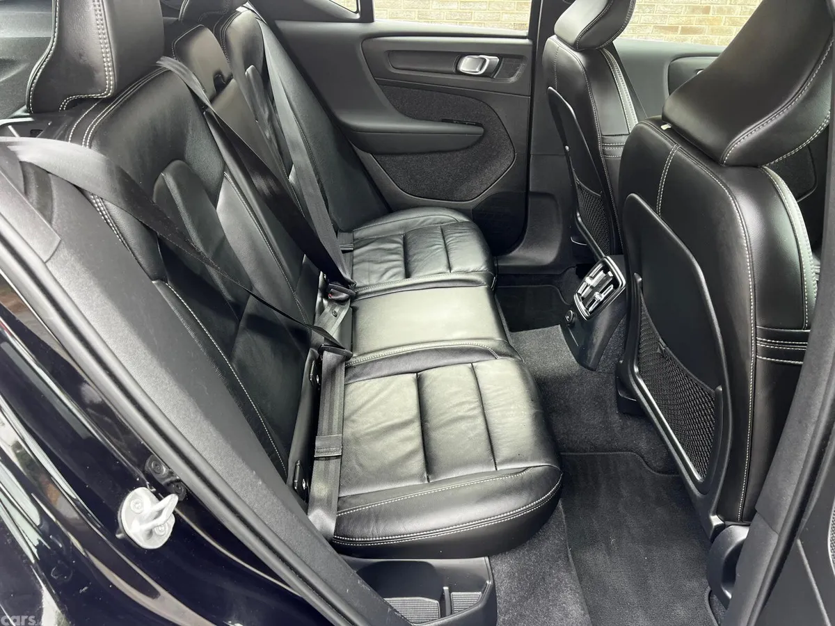 Volvo XC40 Estate/Jeep, Petrol Plug-in Hybrid, 2022, Black